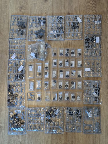 Lot figurines métal héro - ,